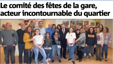  ?? (Photo P. F.) ?? Les membres du comité en compagnie du maire.