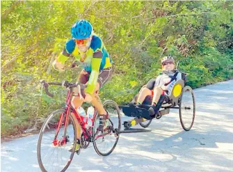  ?? / CORTESÍA DE MIGUEL SEPÚLVEDA ?? ciclista inició ayer con una distancia de 150 kilómetros y este martes tendrá su segunda parte con 275 kilómetros más