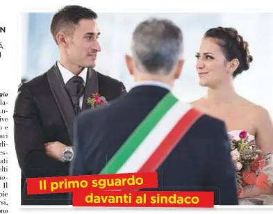  ??  ?? Il primo sguardo davanti al sindaco