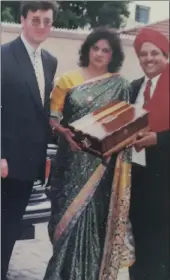  ??  ?? ‘Tambuti’ and his wife with a jewellery box for Queen Elizabeth which they handed to royal aide during the monarch’s visit to Durban in 1999.