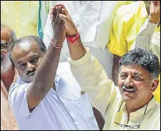  ?? PTI ?? JD(S) leader HD Kumaraswam­y (left) and Congress leader DK Shivakumar celebrate chief minister BS Yedyurappa’s resignatio­n in Vidhana Soudha, Bengaluru, on Saturday.