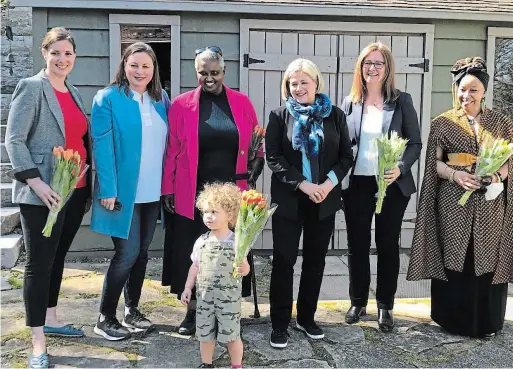  ?? JOEL RUBINOFF WATERLOO REGION RECORD ?? A Mother’s Day brunch on Sunday in Waterloo Region. From left, Karen Meissner, Catherine Fife, Marjorie Knight, party leader Andrea Horwath, Joanne Weston and Laura Mae Lindo. In front is Marjorie Knight’s granddaugh­ter, J.J. Moore.