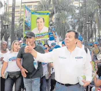  ?? JUAN BAUTISTA DÍAZ. ?? Roberto Ortiz ha recorrido las calles para exponer todas sus propuestas a los ciudadanos.