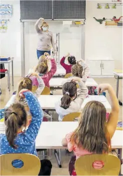  ?? Jens Schlueter / AFP ?? Clase de primer curso de primaria en una escuela de Dresde.