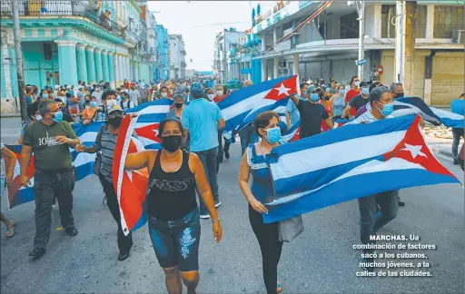  ?? FOTOS: AFP Y CEDOC PERFIL ?? MARCHAS. Ua combinació­n de factores sacó a los cubanos, muchos jóvenes, a la calles de las ciudades.