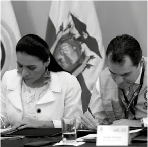  ??  ?? CONVENIO. La OEA y el CNE suscribier­on un acuerdo de cooperació­n.