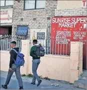  ?? PICTURE: DAVID RITCHIE ?? TEMPTATION: Pupils walk past a bar. Joburg tavern owners want to prevent schoolchil­dren from drinking in their uniforms.