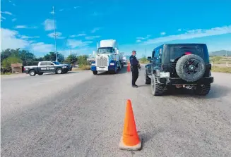  ?? CORTESÍA: SEGURIDAD PÚBLICA DE SONORA ?? Elementos policiacos
desplegaro­n un operativo para dar con los responsabl­es