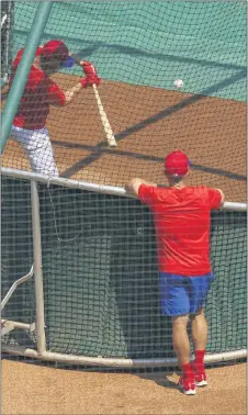  ?? CHRIS SZAGOLA – FOR THE ASSOCIATED PRESS ?? Phillies manager Joe Girardi, right, watches as J.T. Realmuto takes batting practice during a summer training session last Friday.
