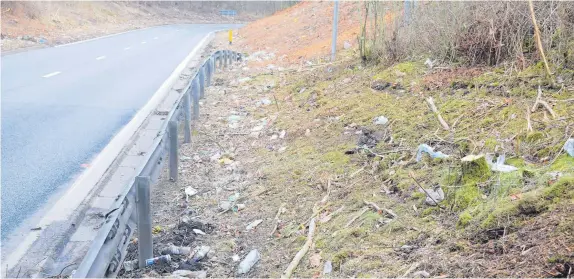  ?? ?? ● The litter-blighted slip roads at junction 12 of the M56 motorway in Runcorn