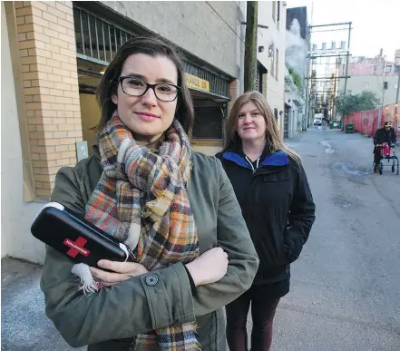  ?? JASON PAYNE/PNG ?? Dr. Christy Sutherland, left, medical director for PHS, and nurse Sarah Foster were in the Downtown Eastside Friday distributi­ng replacemen­t therapy drugs to those who wanted help.