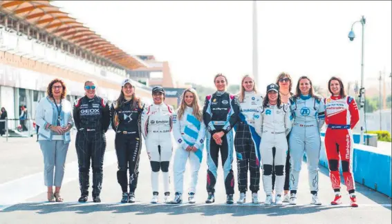  ?? FOTO: FÓRMULA E ?? Histórico test en Ad Diriyah Pippa Mann, Tatiana Calderón, Amna Al Qubaisi, Carrie Schreiner, Carmen Jordá, Beitske Visser, Jamie Chadwick, Simona de Silvestro y Katherine Legge