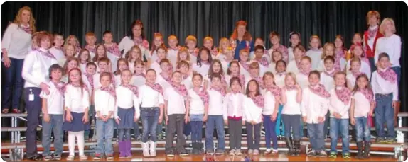  ??  ?? Richboro Elementary School’s second grade class, along with their teachers, after finishing their performanc­e.