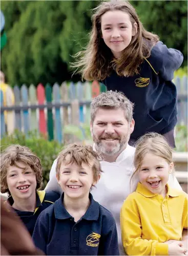  ??  ?? Hogget Kitchen’s Trevor Perkins with a few of the Ellinbank Primary School children who will earn from his teachings next term in the kitchen project: back Martha Downie and front, Emerson Downie, Jim Thorne, Quentin Downie.