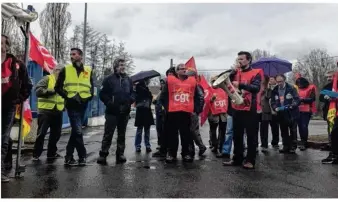  ??  ?? Les salariés d’Arjowiggin­s en grève au mois de mars.