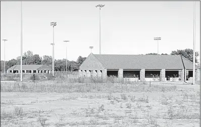  ?? Arkansas Democrat-Gazette/DAVE HUGHES ?? The unfinished River Valley Sports Complex at Chaffee Crossing in Fort Smith sits deteriorat­ing and surrounded by weeds. An audit found the project’s developers failed to live up to promises and assurances to city directors.