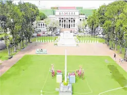  ?? —RICHARD MALIHAN ?? CLEAN AND GREEN The Negros Occidental capitol, located in Gatuslao Street, Bacolod City, and shown in this December 2023 photo, is among seven province-owned buildings that will soon be powered by solar energy.