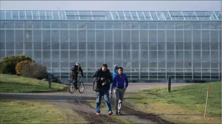  ?? DARRYL DYCK, THE CANADIAN PRESS ?? Workers leave a housing area at Windset Farms in Delta, B.C., on Sunday. According to the BC Ambulance Services about 43 people required treatment on Saturday after being exposed to carbon monoxide in a greenhouse at the farm.