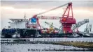  ??  ?? В начале 2021 года российское суднотрубо­укладчик "Фортуна" стояло на причале в немецком порту Висмар