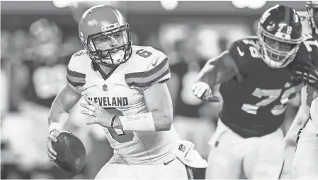  ?? VINCENT CARCHIETTA/USA TODAY SPORTS ?? Browns quarterbac­k Baker Mayfield scrambles against the Giants at MetLife Stadium.