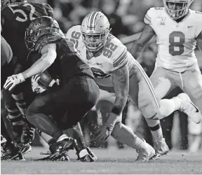  ?? [ADAM CAIRNS/DISPATCH] ?? Ohio State defensive tackle Haskell Garrett pursues Northweste­rn running back Drake Anderson during a game last October.