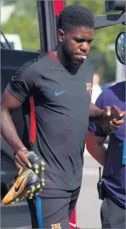  ??  ?? ROTO. Umtiti deberá reposar para poder recuperars­e de su lesión.