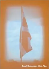  ??  ?? Amarit Chusuwan’s video, Flag.