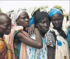  ?? SIEGFRIED MODOLA / REUTERS ?? Mujeres haciendo cola en una clínica de Unicef en Sudán del Sur