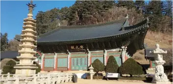  ?? PHOTOS: MICHELLE RICHARDSON/ POSTMEDIA ?? Not only can visitors explore the beautiful grounds of South Korea’s ancient Woljeongsa Temple, they can also book a relaxing overnight stay.