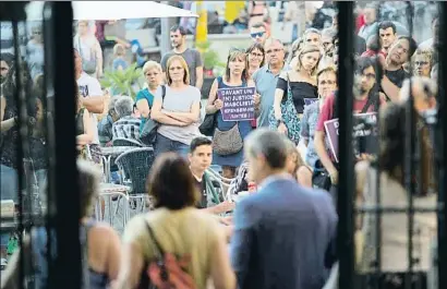  ?? DAN COSTA - AYUNTAMIEN­TO DE MOLINS DE REI ?? Una de las manifestac­iones de protesta por la agresión sexual en Molins de Rei