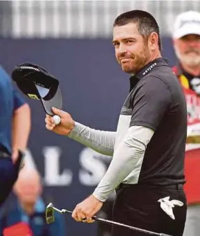  ?? AFP PIC ?? Louis Oosthuizen reacts on the 18th green during the first round of the British Open at Royal St George’s in Sandwich on Thursday.