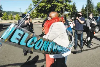  ?? Michael Short / Special to The Chronicle ?? Paul Redd, 63, hugs sister Alvina Williams upon being released from the California Medical Center after serving 44 years in prison for a killing he says he didn’t commit when he was 19.