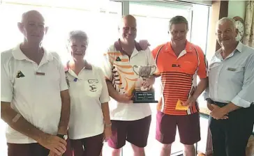  ??  ?? Merv Appleyard, Pauline Appleyard, Dale Hendrick and Mick Fleming receive the Perpetual Cup from Baw Baw Shire Cr Peter Kostos.