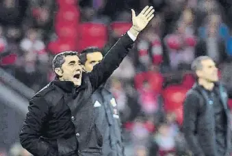  ?? FOTO: AP ?? Valverde, dando órdenes el pasado domingo en Sam Mamés, donde el Barça empató sin goles