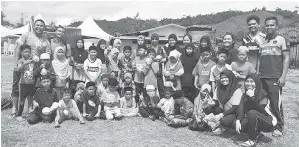  ??  ?? AKTIVITI sukaneka bersama-sama anak yatim di Kampung Langsat, Ranau.