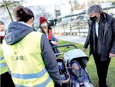  ?? — AFP photo ?? Samson (right) gives explanatio­ns to volunteers about Clean AIR for Everyone (CLAIRE).