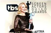  ??  ?? Nicole Kidman poses with her Outstandin­g Performanc­e by a Female Actor award.