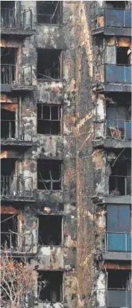  ?? // AFP ?? Así amaneció ayer el edificio que ardió durante la noche del jueves