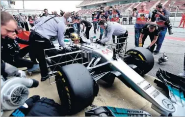  ??  ?? EVOLUCIÓN. Mercedes dominó los primeros test y ya tiene listas sus mejoras para los segundos.