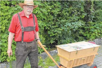  ?? FOTO: KLAUS WEISS ?? Mit diesem Leiterwage­n will Jens Scheiner nach Israel wandern.