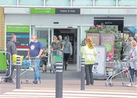  ??  ?? Shoppers are expected to wear a face mask while visiting supermarke­ts.