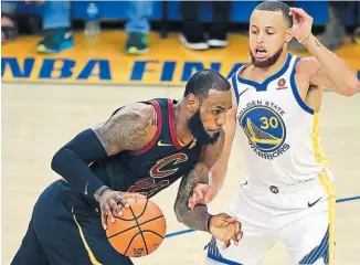  ??  ?? LAMENTO. Lebron cree que los Cavs merecieron más en un juego en que cometieron un serio error.