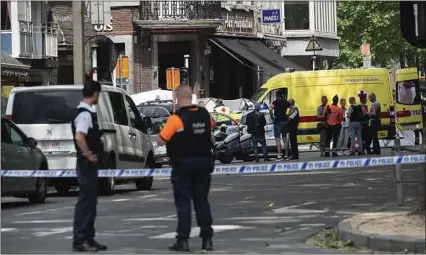  ??  ?? Habituelle­ment très fréquenté, le centre-ville de Liège a été bouclé par les forces de l’ordre après le drame.
