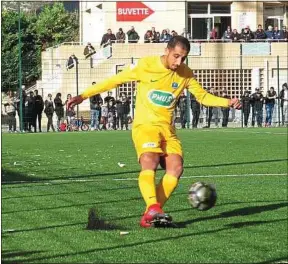  ??  ?? En Coupe de France, Gémenos recevait Martigues sur son synthétiqu­e.