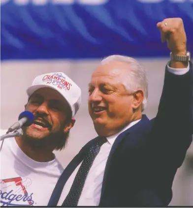  ?? MIKE POWELL / GETTY IMAGES FILES ?? Outfielder Kirk Gibson and manager Tommy Lasorda speak to Dodger fans at the 1988 victory parade.