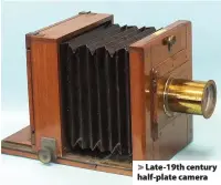  ??  ?? > Late-19th century half-plate camera