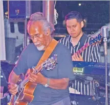  ?? Picture: SOPHIE RALULU ?? Tom Mawi during the Soul Revival concert at the
Kanalevu Kitchen at Laucala Bay Rd in Suva.