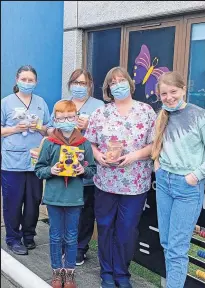  ?? ?? Easter special Dayn pictured with grateful nurses at Crosshouse Hospital