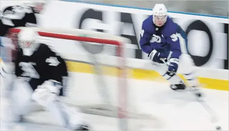  ?? STEVE RUSSELL TORONTO STAR ?? Centre Auston Matthews speeds around the net as the Maple Leafs practise at the MasterCard Centre in Toronto on Tuesday.