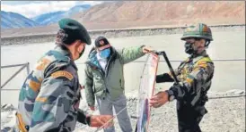  ??  ?? Prime Minister Narendra Modi being briefed in Leh on Friday.
PTI